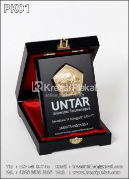 Plakat Kayu UNTAR