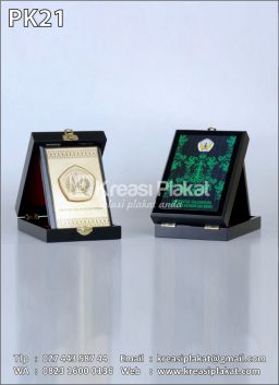 Plakat Kayu Universita...