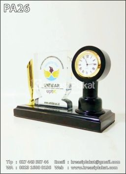 Plakat Jam Pen Holder Untidar