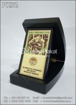 Plakat Kayu Kementrian...