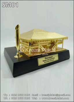 Miniatur Rumah Adat Li...