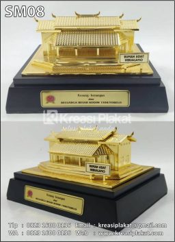 Miniatur Rumah Adat Hibualamo