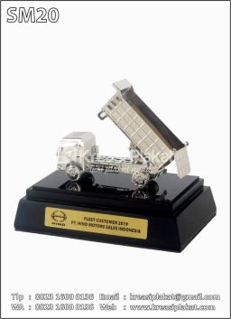 Miniatur Truk Hino