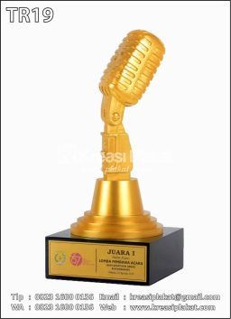 Contoh Piala Lomba Pembawa Berita