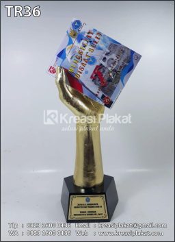 Trophy Bentuk Tangan E...