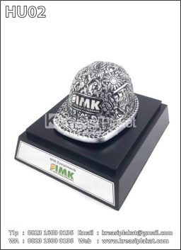 Souvenir Helm Ukir Alu...