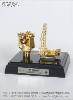 Souvenir Miniatur Dril...