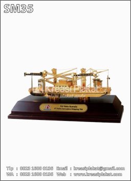 Souvenir Miniatur Kapa...