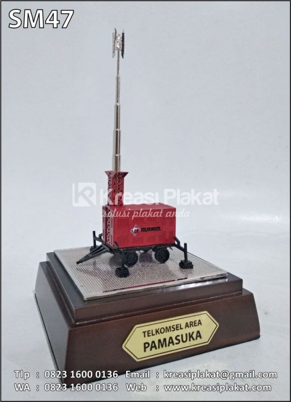 Souvenir Miniatur Tower Bts Mini Telkomsel