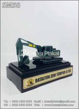 Souvenir Miniatur Exca...