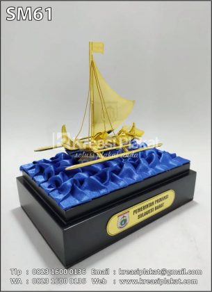 Souvenir Miniatur Kapal Layar Pemprov Sulawesi Barat