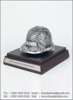 Souvenir Helm Ukir Tam...