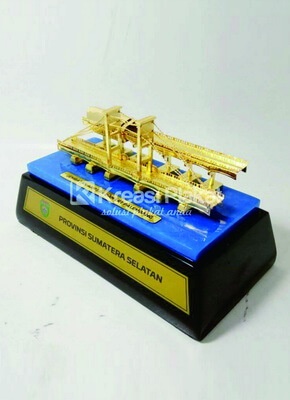 Read more about the article Souvenir Miniatur Jembatan untuk Souvenir Perusahaan