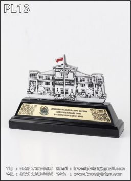 Plakat Logam Gedung DP...