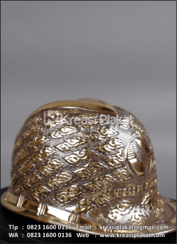 Souvenir Helm Ukir Mig...