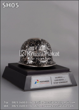 Souvenir Helm Ukir Per...