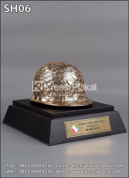 Souvenir Helm Ukir Mig...
