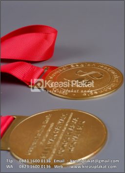 Custom Medali Pengharg...