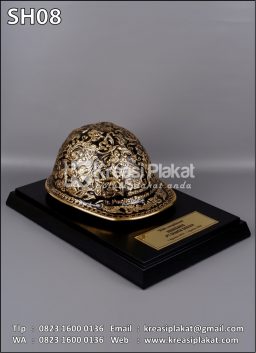 Souvenir Helm Ukir PT ...