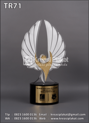Trophy Penghargaan Pama Internova 2021