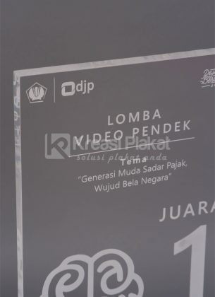 Read more about the article Plakat Juara Lomba, Alternatif Hadiah Kemenangan