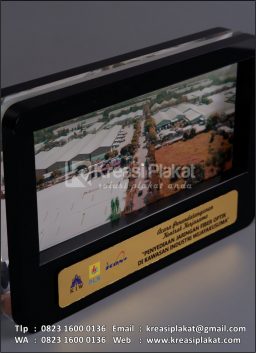 Plakat Kayu Icon+ PLN