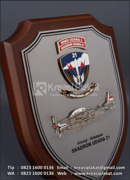 Plakat Kayu Wing Udara...