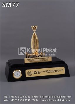 Souvenir Miniatur Tugu...