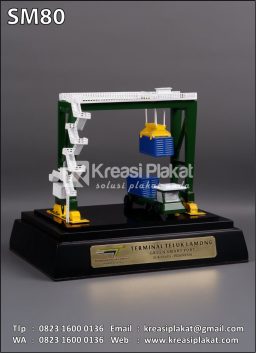 Souvenir Miniatur Cran...