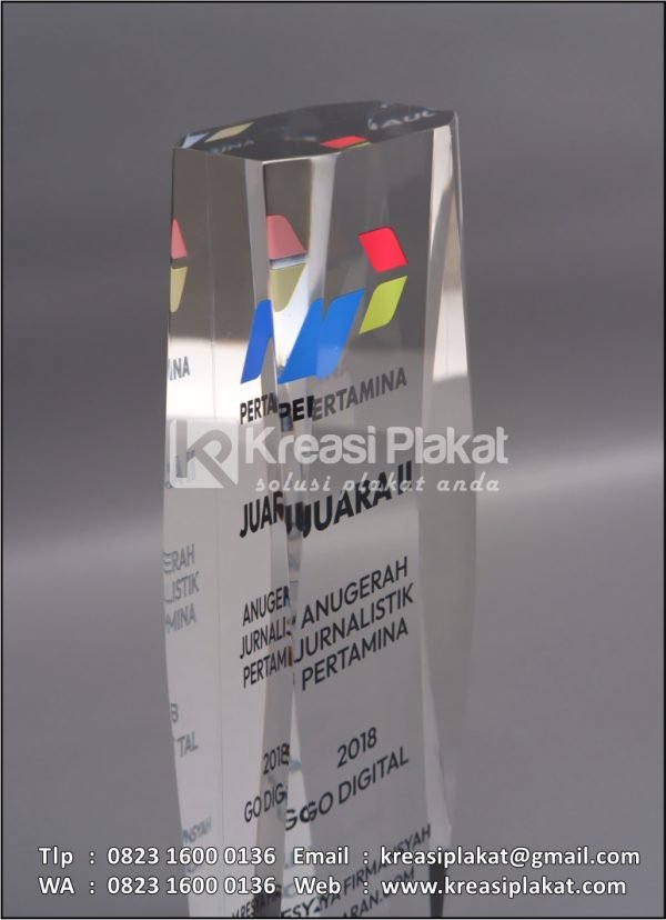 Detail Plakat Akrilik Juara Anugerah Jurnalistik Pertamina