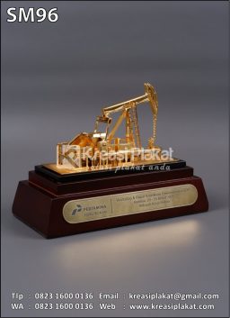 Souvenir Miniatur Pert...