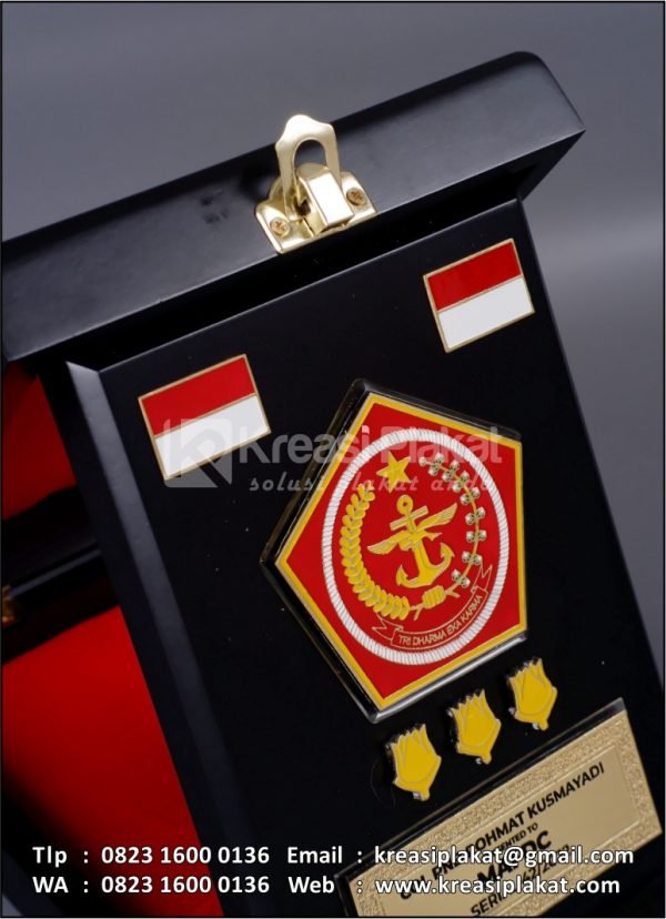 Detail Plakat Kayu Penghargaan TNI