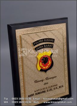 Plakat Kayu Kenang Ken...