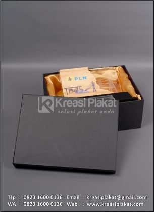 Box Plakat Kayu PLN Unit Induk Transmisi