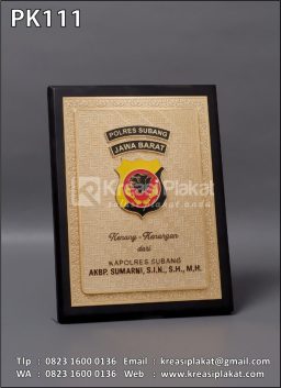 Plakat Kayu Kenang Ken...
