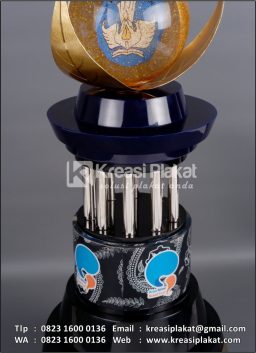 Trophy Bergilir Aryo B...