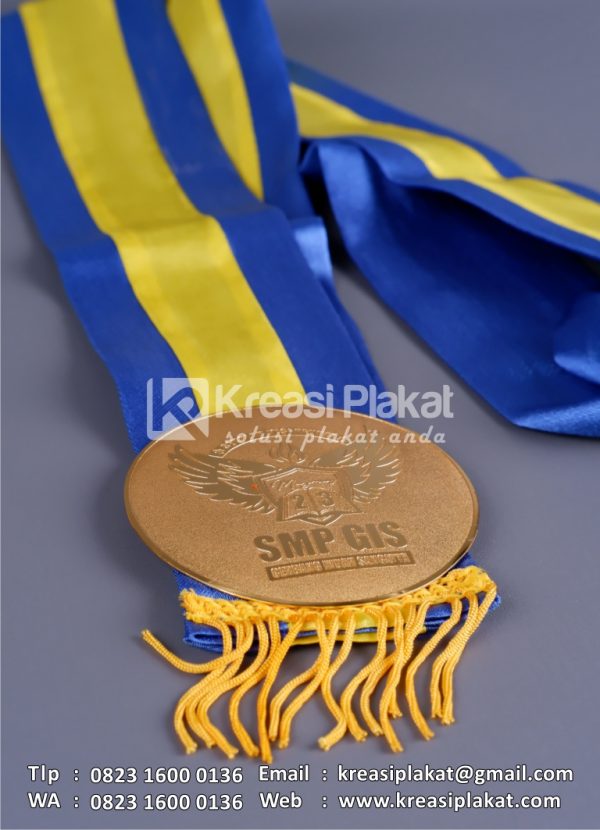 Detail Medali Penghargaan SMP GIS