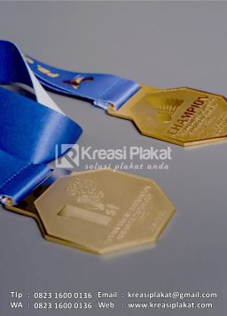 Medali Tournament Badm...