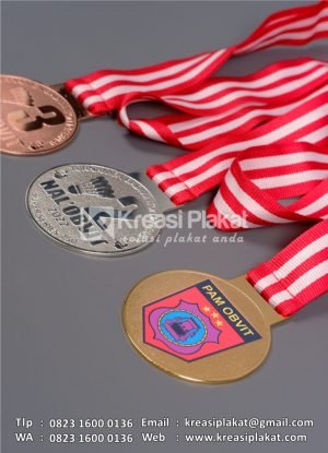 Medali Turnamen Badminton Internal Nal Obvit