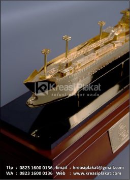 Souvenir Miniatur Kapa...