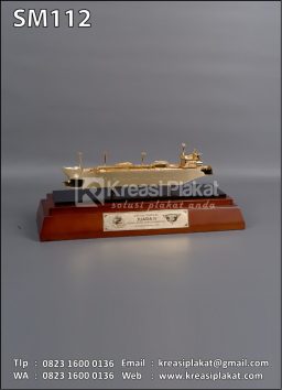 Souvenir Miniatur Kapa...