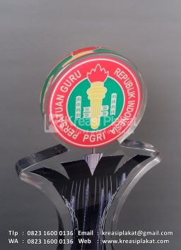 Trophy Bergilir Lomba ...