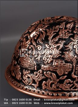 Souvenir Helm Ukir...