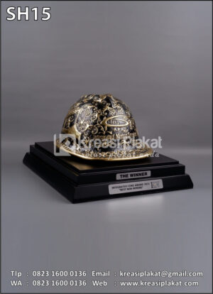 Souvenir Helm Ukir Integrated Core Award