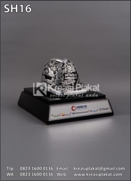 Souvenir Helm Ukir Mind ID
