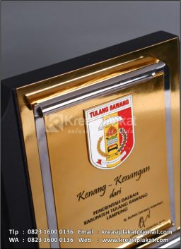 Plakat Kayu Pemerintah...
