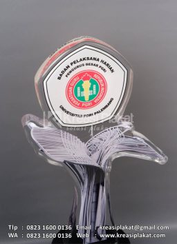 Trophy Bergilir Lomba ...