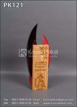 Plakat Kayu Juara Kide...
