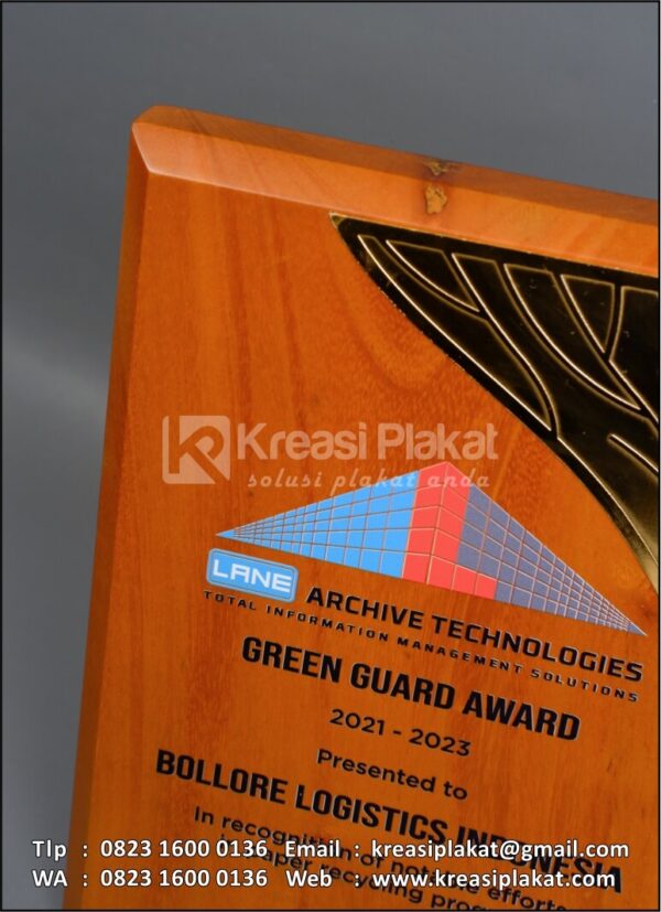 Detail Plakat Kayu Green Guard Award