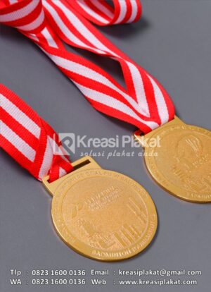 Medali Badminton T...